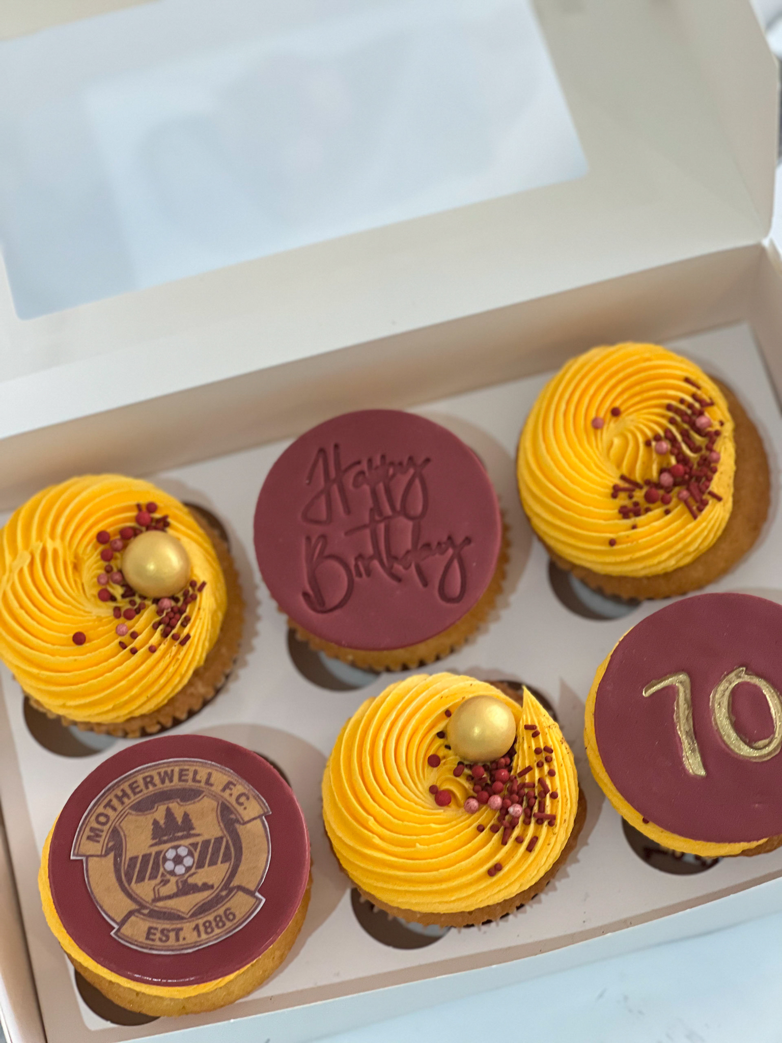 Motherwell football themed cupcakes