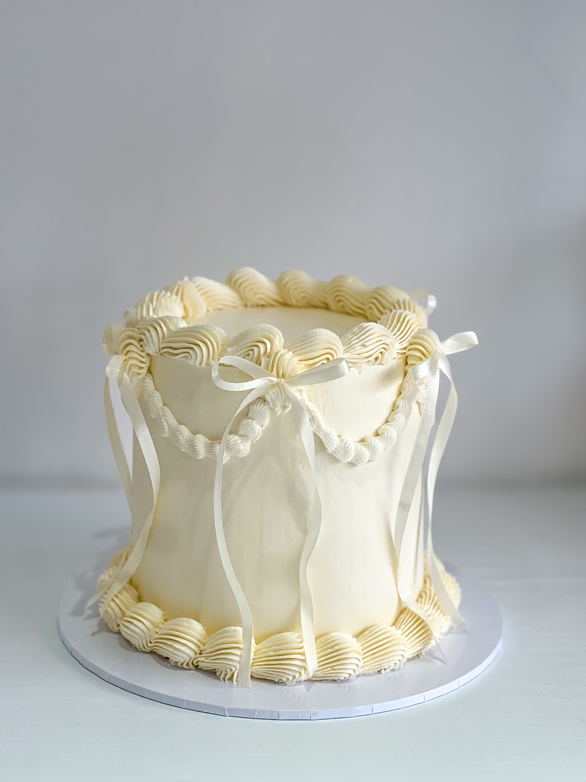 Vintage bows cake